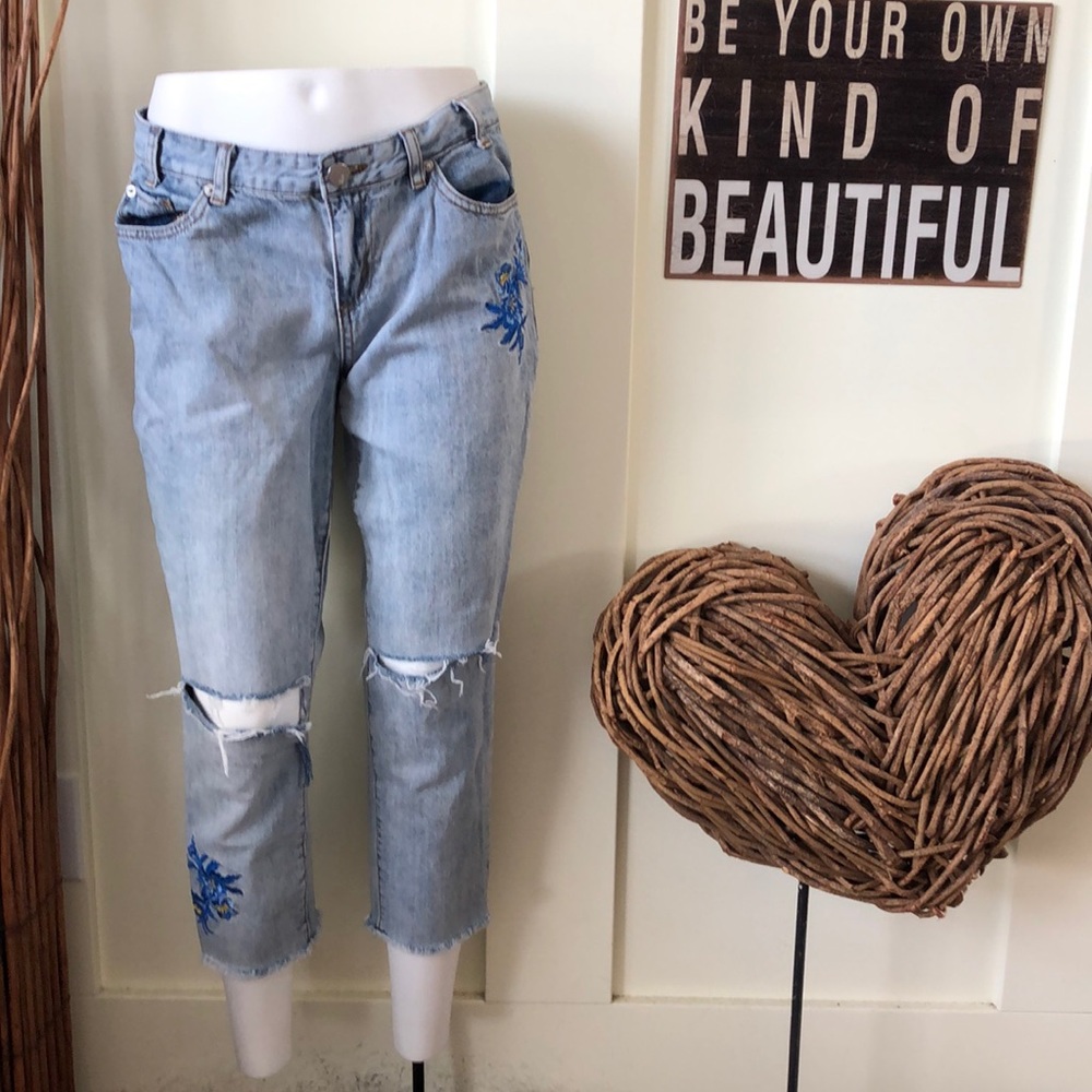 Ashley Mason embroidered distressed cropped jean